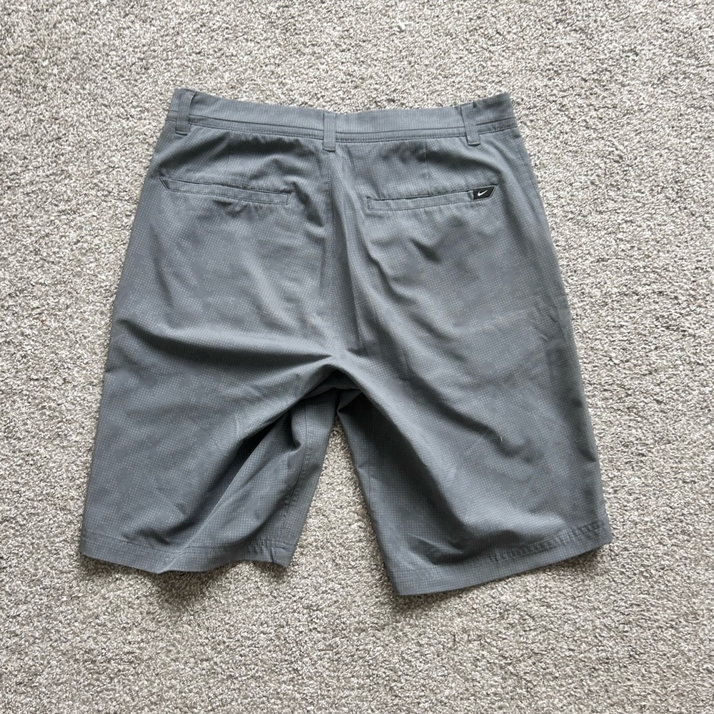 Men's Nike Golf Dri-Fit, Size Medium Gray Shorts - Picture 7 of 7